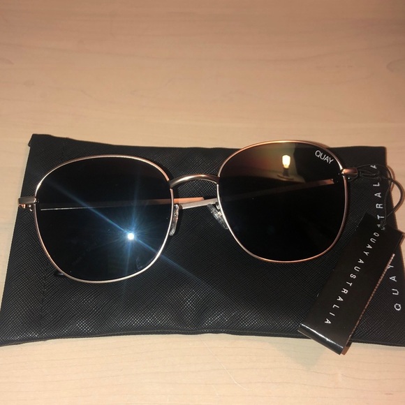 Quay Australia Accessories - Quay Australia Jezabell Sunglasses in Smoke/Gold